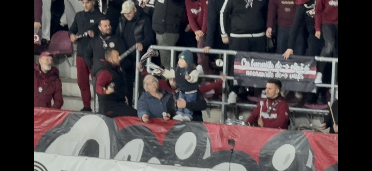 Imagini virale în Giulești! A venit cu bunica la meci și a fluturat eșarfa în galerie: reporterul GSP a surprins cele mai tari cadre