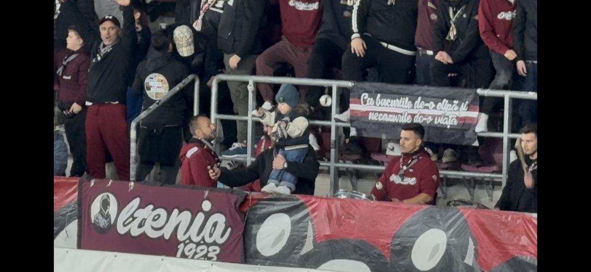 Imagini virale în Giulești! A venit cu bunica la meci și a fluturat eșarfa în galerie: reporterul GSP a surprins cele mai tari cadre