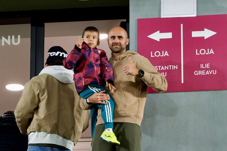 Marius Copil, în tribune la Rapid - Unirea Slobozia / Foto: Andrei Furnigă GSP