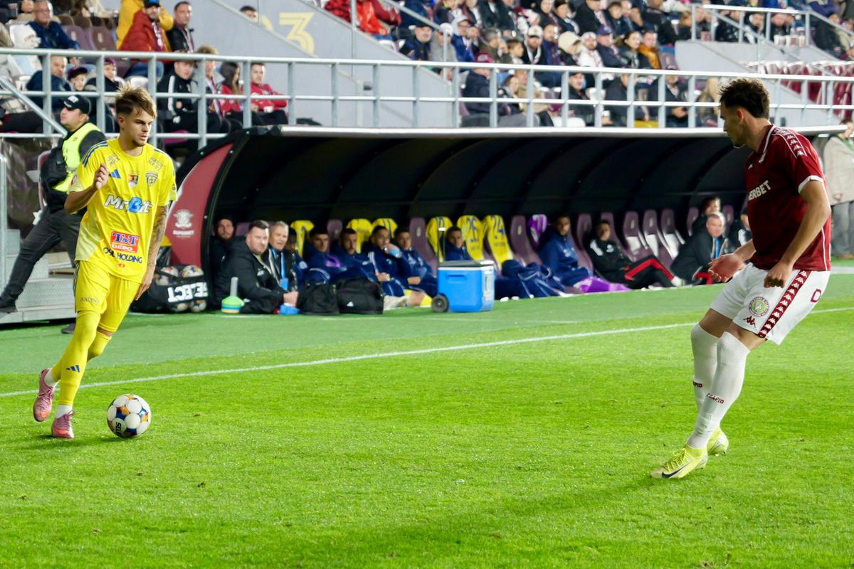 Ce s-a întâmplat pe gazon, imediat după Rapid - Unirea Slobozia » Giuleștenii s-au „bucurat” cu trivialități la adresa lui Rădoi și a FCSB: gestul lui Costel Gâlcă a fost elocvent