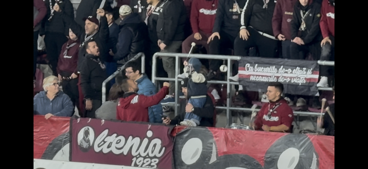 Imagini virale în Giulești! A venit cu bunica la meci și a fluturat eșarfa în galerie: reporterul GSP a surprins cele mai tari cadre