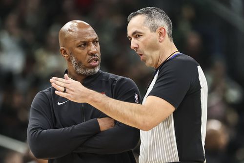 Chauncey Billups, alături de un arbitru/Foto: Imago Images
