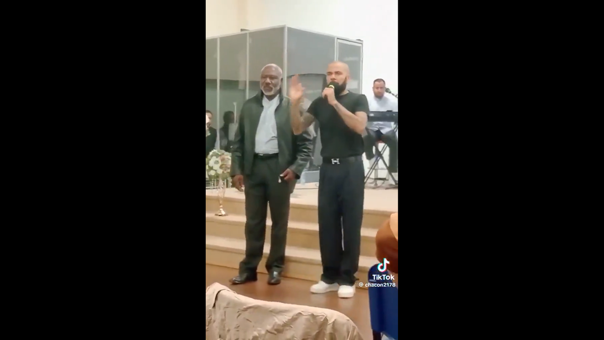 Imagini uluitoare: Dani Alves a devenit predicator evanghelic după ce a scăpat de închisoare pentru viol