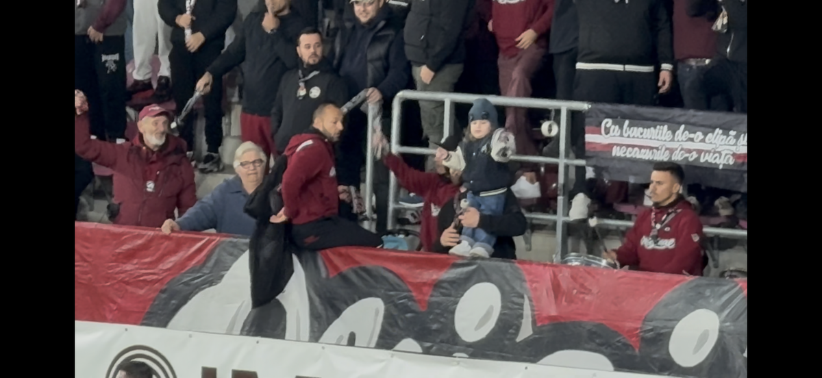 Imagini virale în Giulești! A venit cu bunica la meci și a fluturat eșarfa în galerie: reporterul GSP a surprins cele mai tari cadre