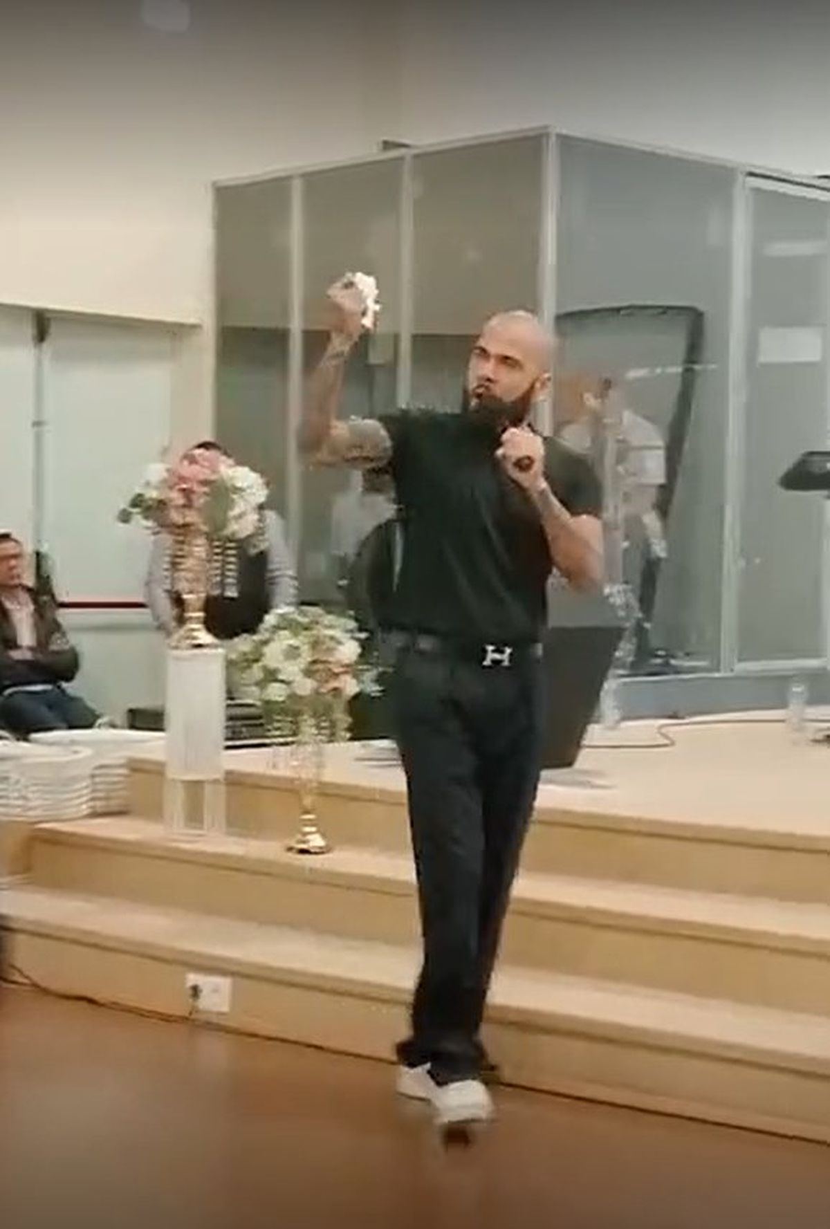 Dani Alves a devenit predicator în biserică / foto: capturi X