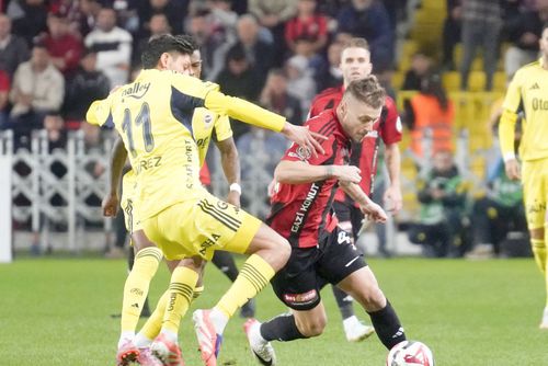 Alexandru Maxim, în Gaziantep - Fenerbahce. FOTO: X