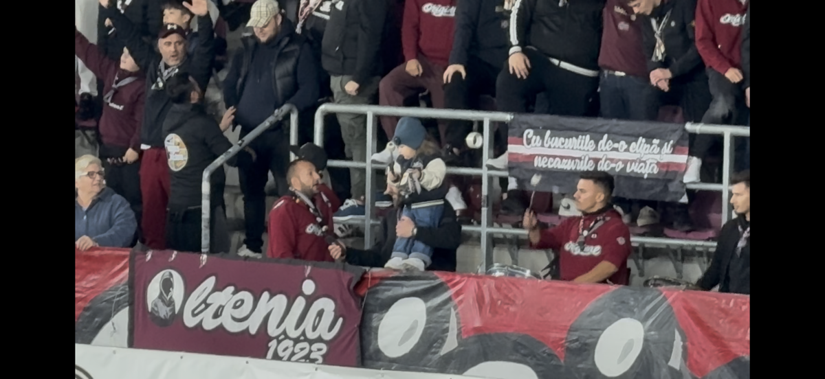 Imagini virale în Giulești! A venit cu bunica la meci și a fluturat eșarfa în galerie: reporterul GSP a surprins cele mai tari cadre