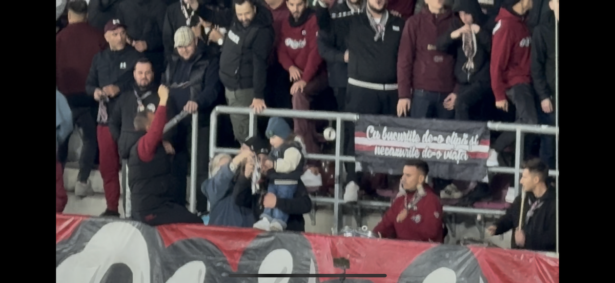 Imagini virale în Giulești! A venit cu bunica la meci și a fluturat eșarfa în galerie: reporterul GSP a surprins cele mai tari cadre