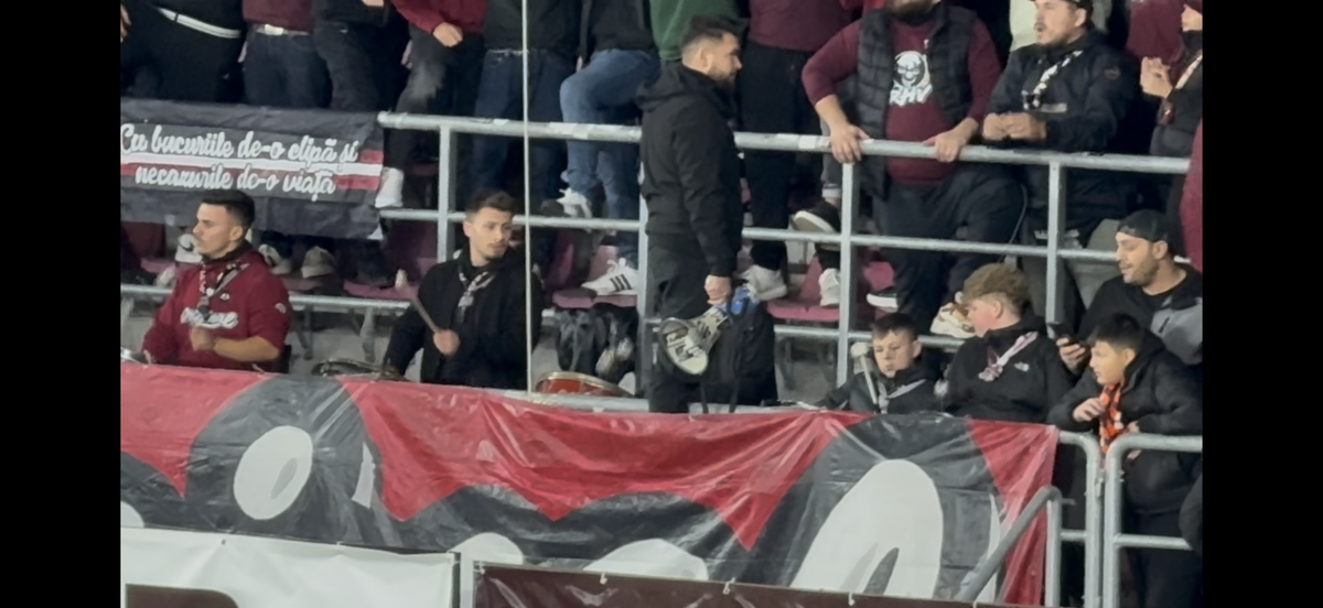 Imagini virale în Giulești! A venit cu bunica la meci și a fluturat eșarfa în galerie: reporterul GSP a surprins cele mai tari cadre