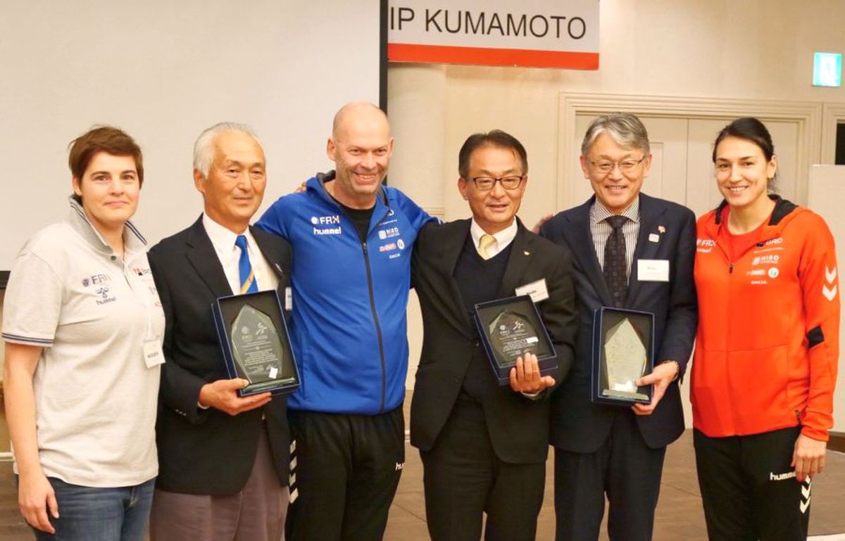 FOTO Româncele se distrează în Japonia! Cristina Neagu și restul „tricolorelor” s-au duelat la jocurile video