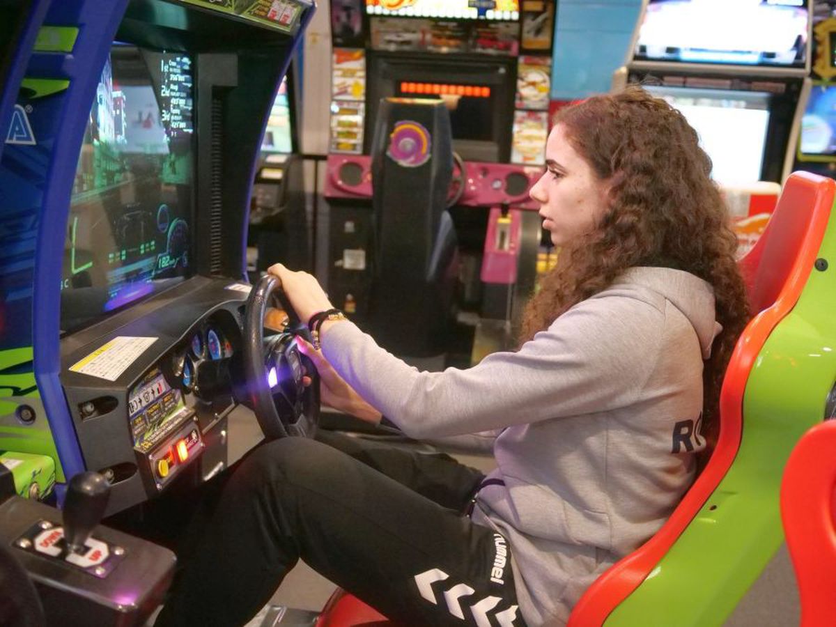 FOTO Româncele se distrează în Japonia! Cristina Neagu și restul „tricolorelor” s-au duelat la jocurile video