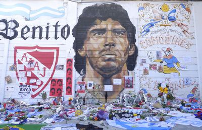 De neînchipuit! Și-a făcut selfie cu Maradona în sicriul descoperit și a postat poza pe rețelele de socializare!