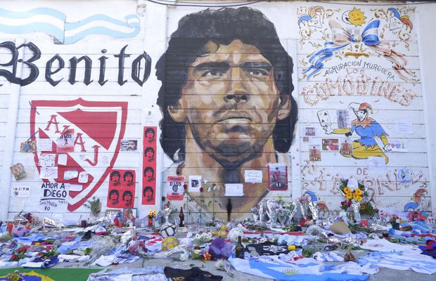 De neînchipuit! Și-a făcut selfie cu Maradona în sicriul descoperit și a postat poza pe rețelele de socializare!