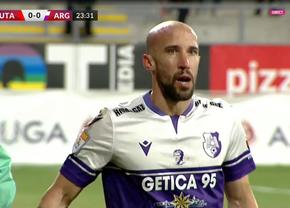 I-a dat sângele după un fault dur, apoi s-a dus glonț la arbitri! Decizia „centralului”