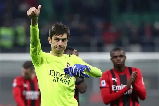 Portarul francez Mike Maignan (26 de ani) s-a recuperat după accidentare și îi va lua locul lui CIprian Tătărușanu (35 de ani) în poarta lui AC Milan.