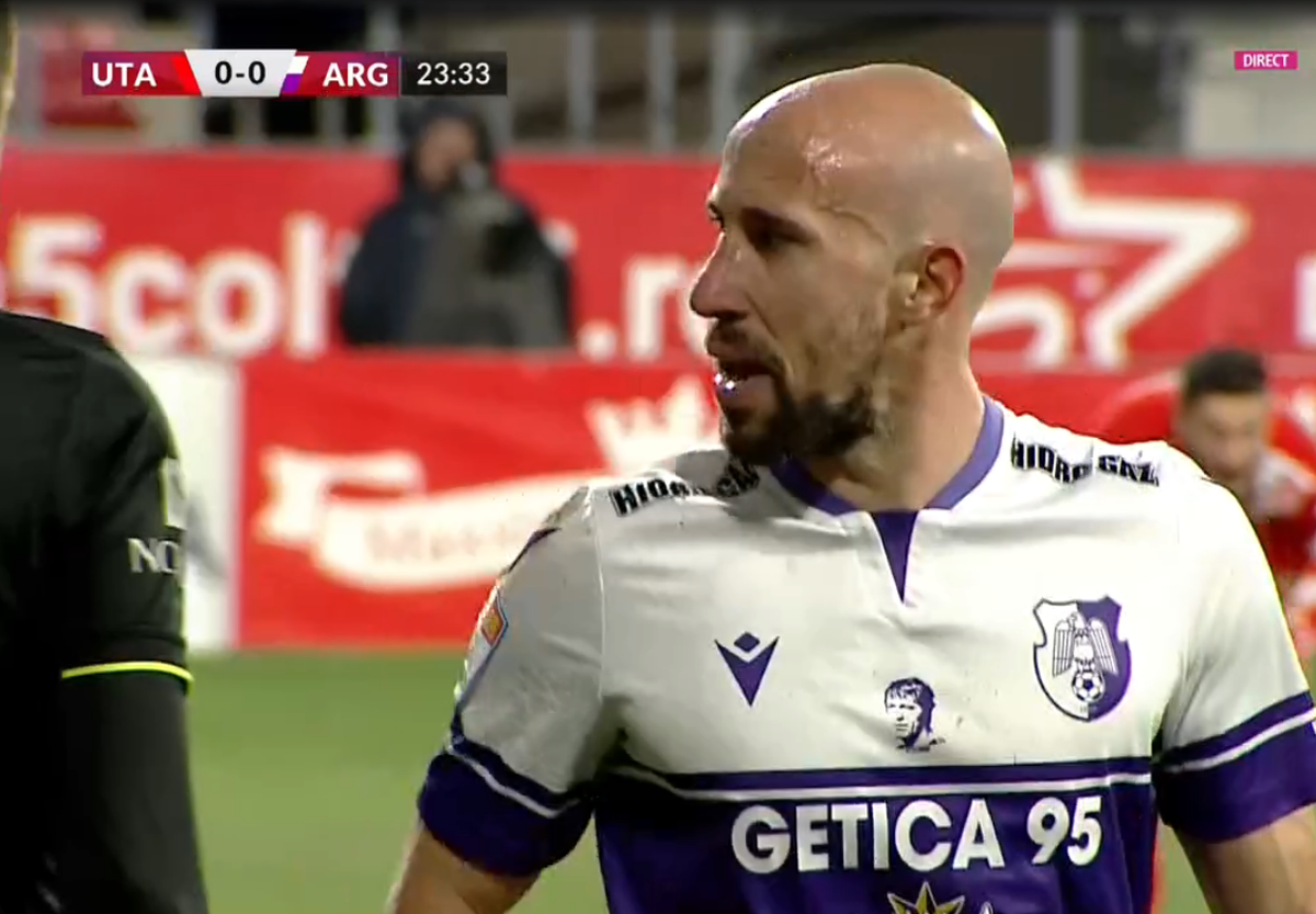 I-a dat sângele după un fault dur, apoi s-a dus glonț la arbitri: „E «roșu» clar”
