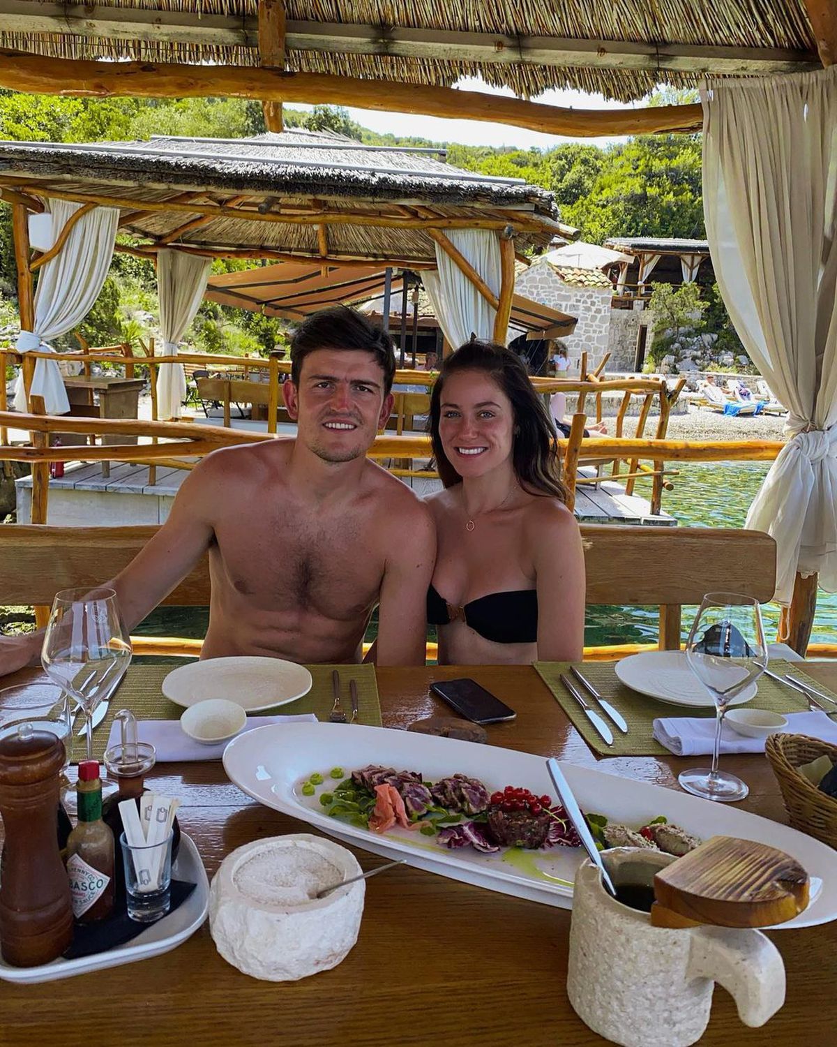 A venit nota de plată! » Sumă uriașă cheltuită de iubitele jucătorilor Angliei pe alcool în Qatar: „Barul a trebuit reaprovizionat”