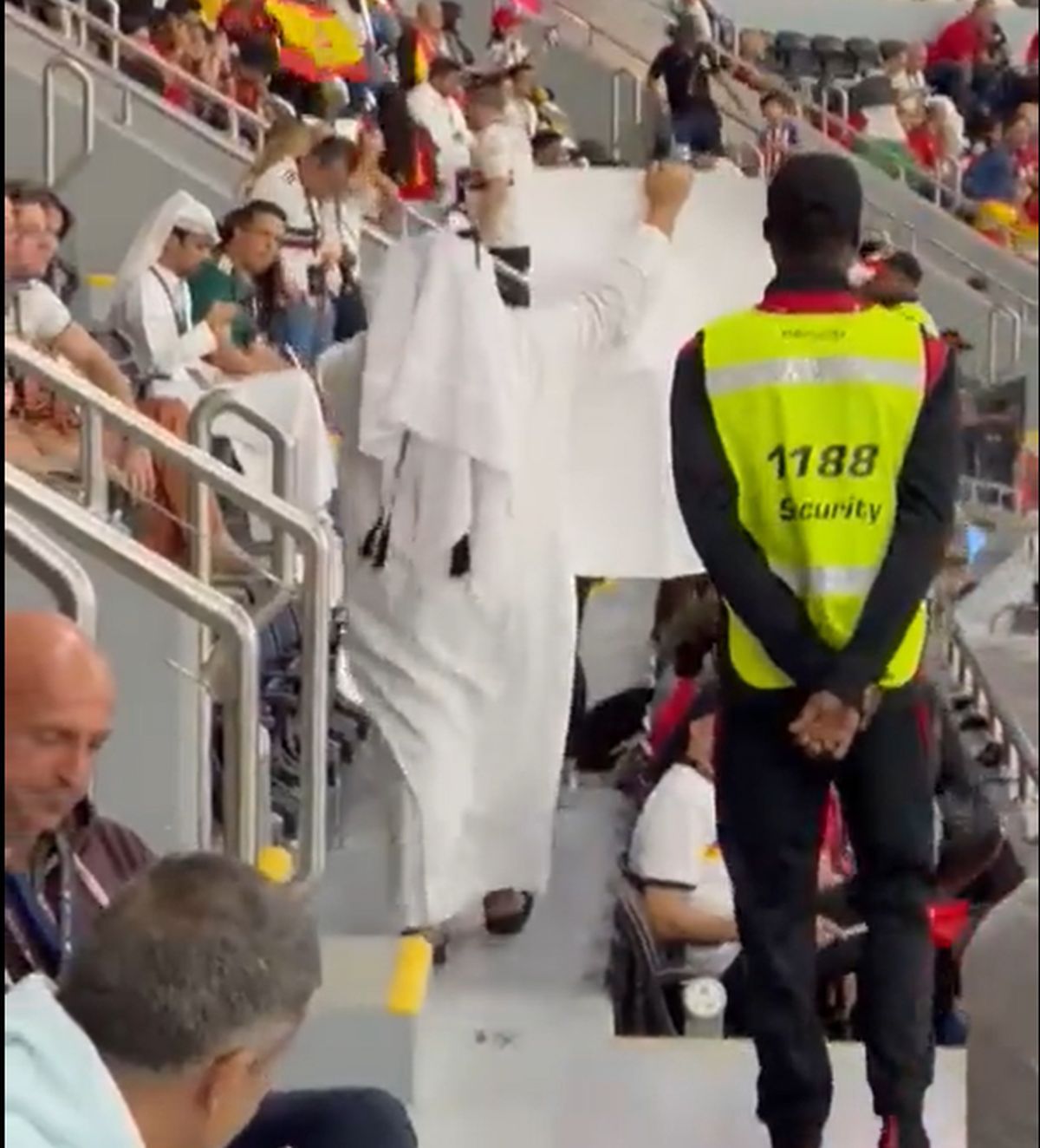 Imaginile din Spania - Germania fac înconjurul lumii! » Ce au afișat qatarezii, ca replică la protestul nemților cu mâinile la gură