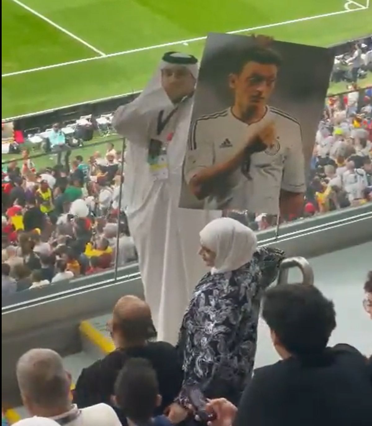 Imaginile din Spania - Germania fac înconjurul lumii! » Ce au afișat qatarezii, ca replică la protestul nemților cu mâinile la gură