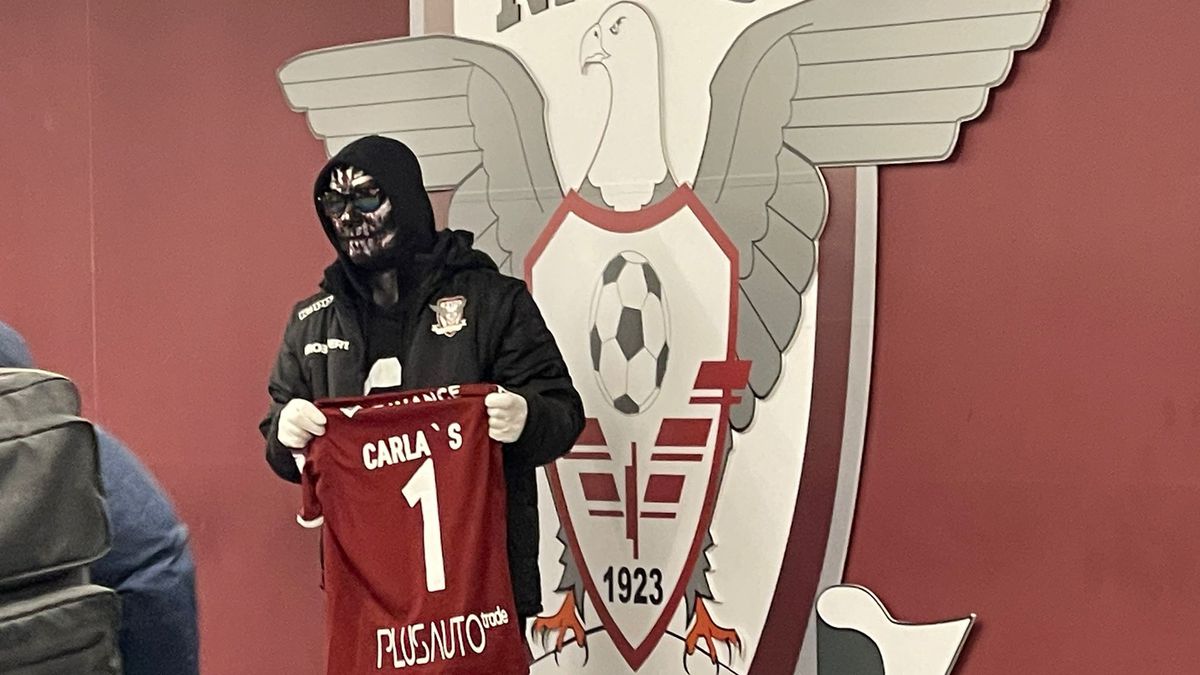 Prezență surpriză în Giulești » A fost în vestiar și a primit tricoul cu numărul 1