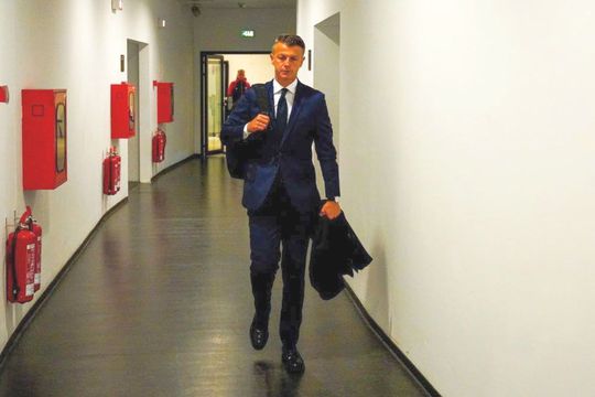 Ovidiu Burcă pleacă de la Dinamo. Antrenorul va face un pas în spate zilele următoare, cel mai târziu imediat după meciul cu Sepsi, de la 4 decembrie.