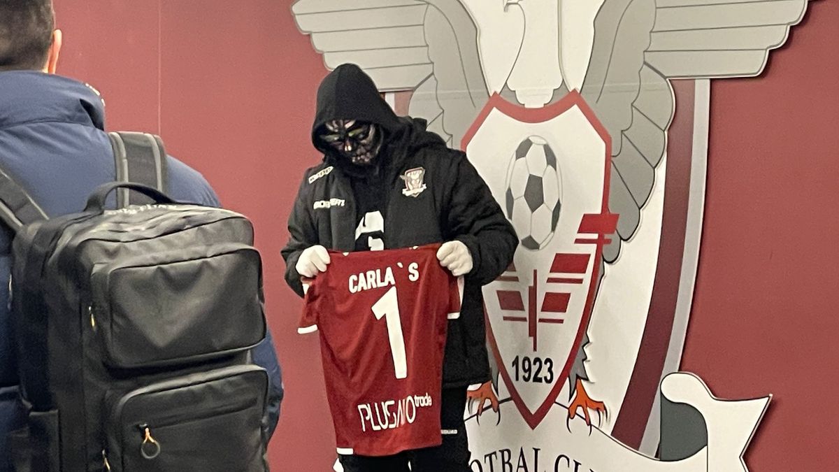 Prezență surpriză în Giulești » A fost în vestiar și a primit tricoul cu numărul 1