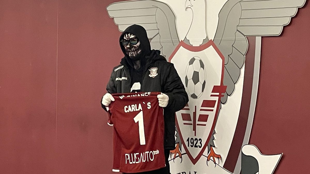 Prezență surpriză în Giulești » A fost în vestiar și a primit tricoul cu numărul 1