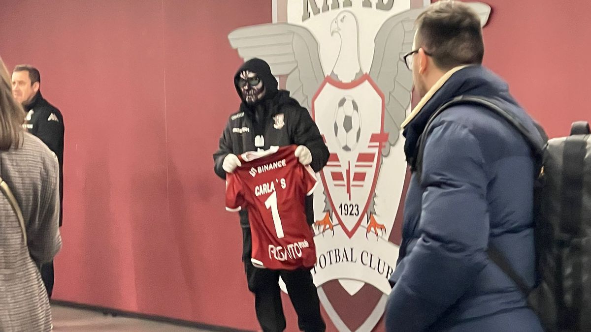 Prezență surpriză în Giulești » A fost în vestiar și a primit tricoul cu numărul 1