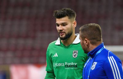 Trebuia să fie titular la FCU Craiova, dar nu a fost nici în lot » Plan modificat în ziua meciului