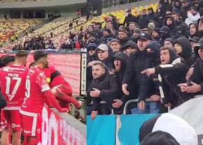 Scandal după derby! Ultrașii lui Dinamo n-au mai suportat și și-au vărsat furia pe jucători » Scenele surprinse de reporterii GSP