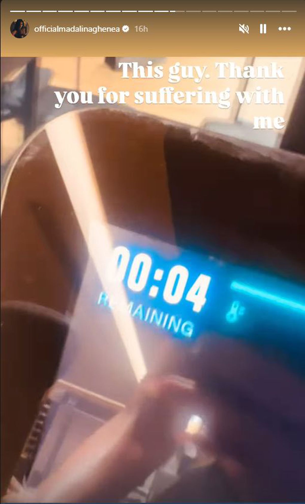 Controverse cu Mădălina Ghenea, filmată în timp ce dansa pe mese într-o ținută sumară: „Oameni buni, să vă explic”