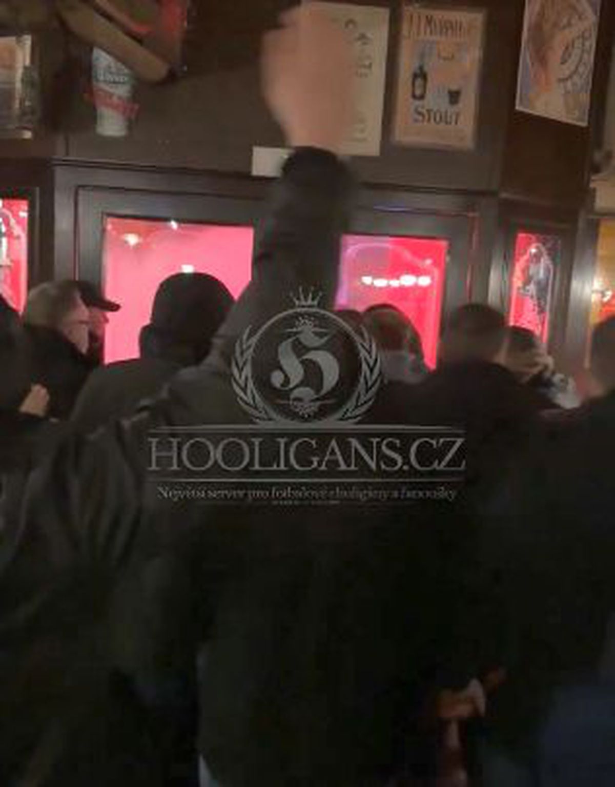 Incidente violente înaintea meciului din Ligă: doi suporteri au fost înjunghiați