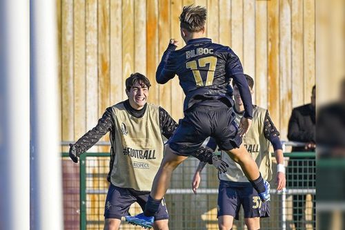 Lorenzo Biliboc, sărbătorind unul dintre golurile cu Aston Villa // sursă foto: Instagram @ Juventus