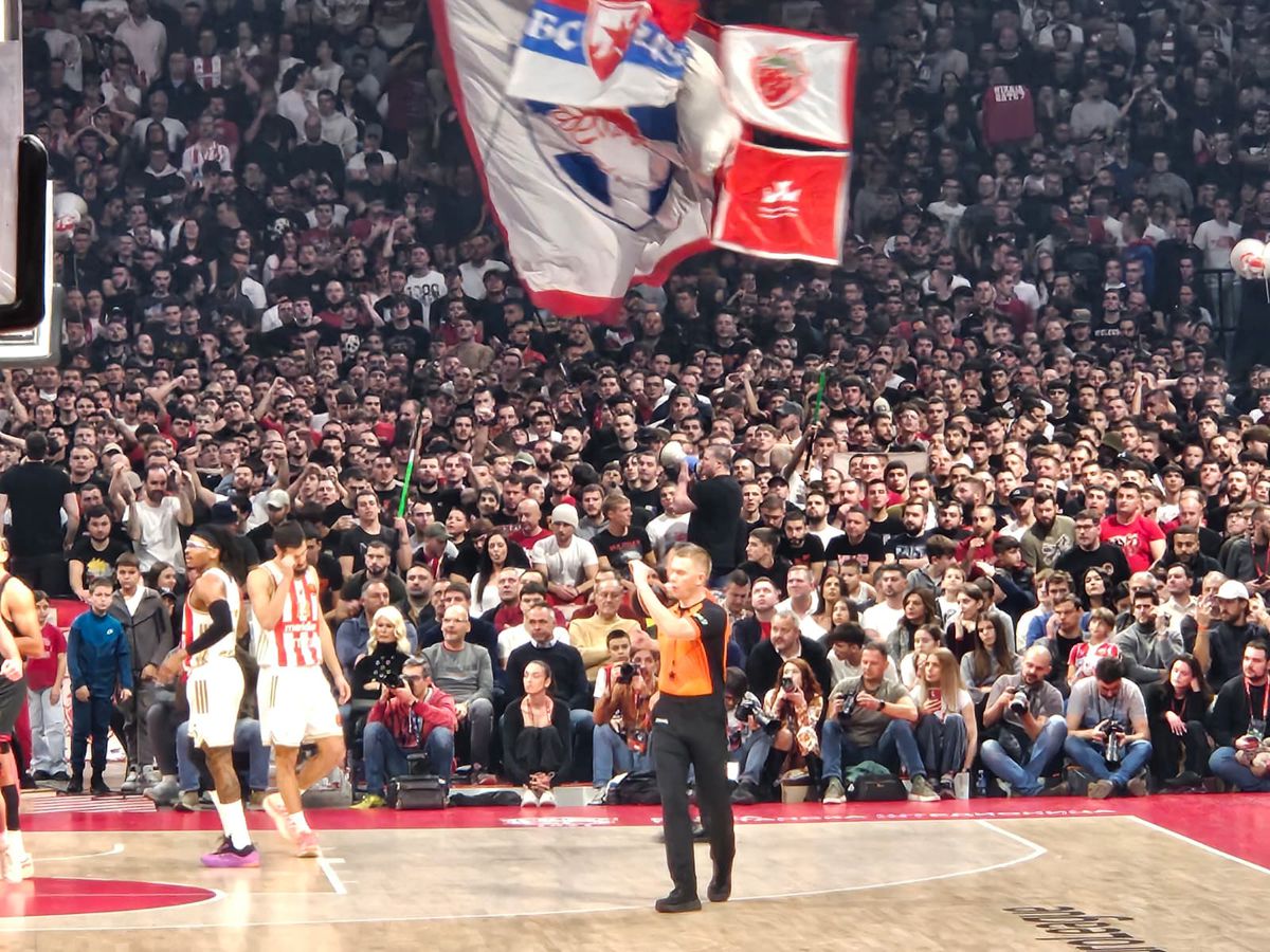 Electric Crvena Zvezda: atmosferă de excepție la baschet în EuroLiga