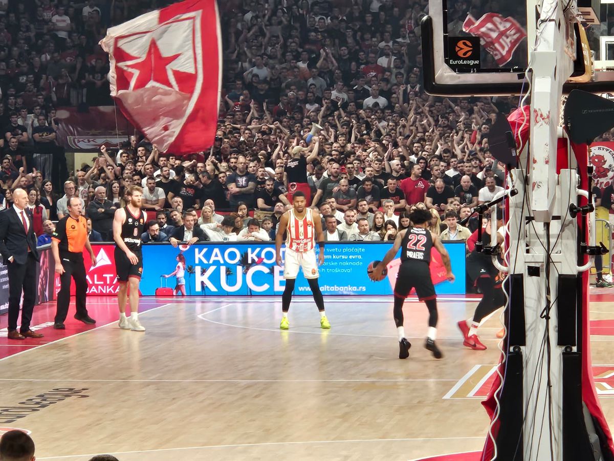 Electric Crvena Zvezda: atmosferă de excepție la baschet în EuroLiga