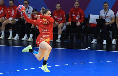 CSM Corona Brașov, trei transferuri în două zile! Galben-albaștrii au „furat” două jucătore de la Bistrița și una de la Ferencvaros