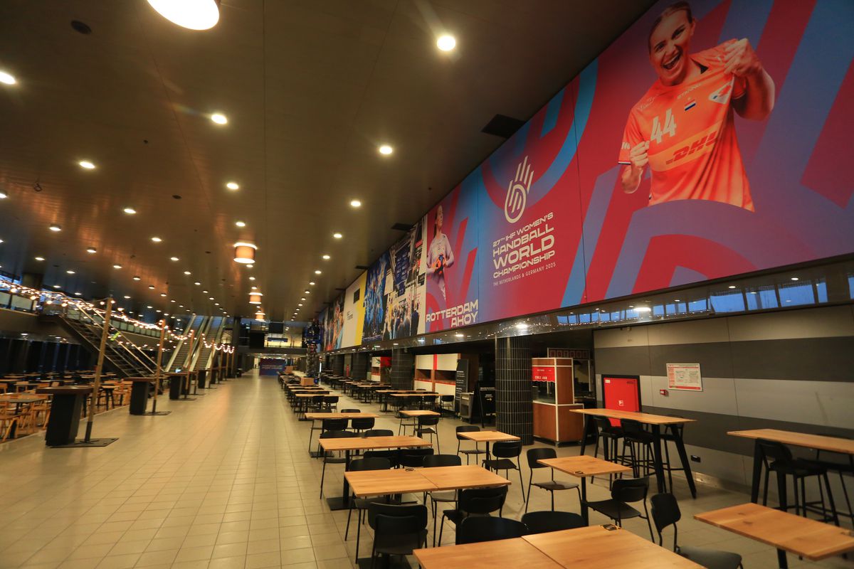 Mai mult decât o arenă de handbal » Cum arată Rotterdam Ahoy, „labirintul” în care România joacă la CM de handbal: imagini impresionante din culise! + cât costă o bere la 350 ml