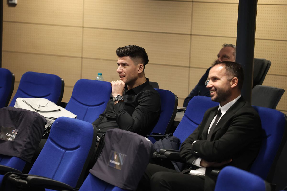 Iată a doua generație de directori sportivi care a absolvit astăzi cursurile FRF! Multe nume importante: „Extraordinar! Noi credeam că le știm pe toate”