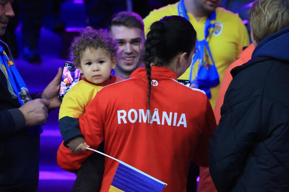 Imaginile care te vor topi! » El e „șeful” galeriei României la Campionatul Mondial de handbal feminin