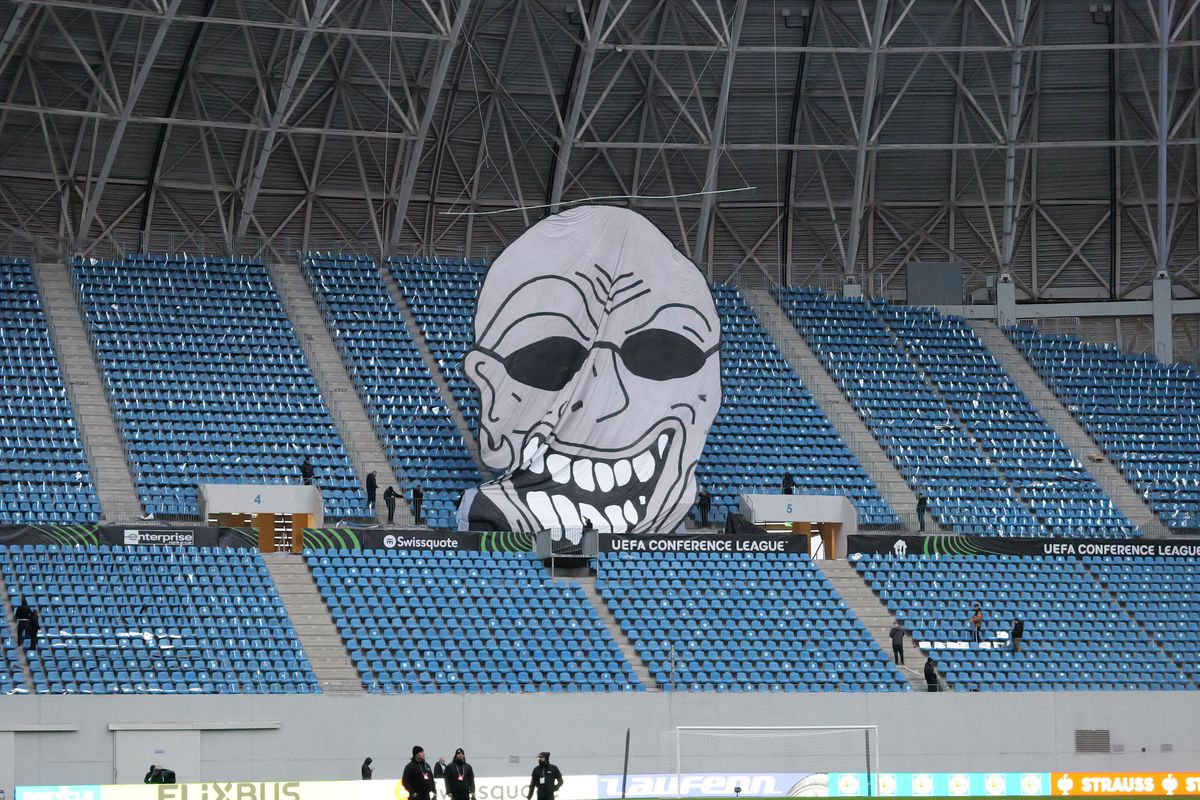 Scenografia pregătită de Universitatea Craiova la meciul cu Mainz