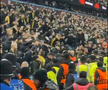 Haos la Aston Villa - Young Boys: fanii adverși i-au spart capul marcatorului golului! Jucătorul nu s-a lăsat și i-a provocat din nou!