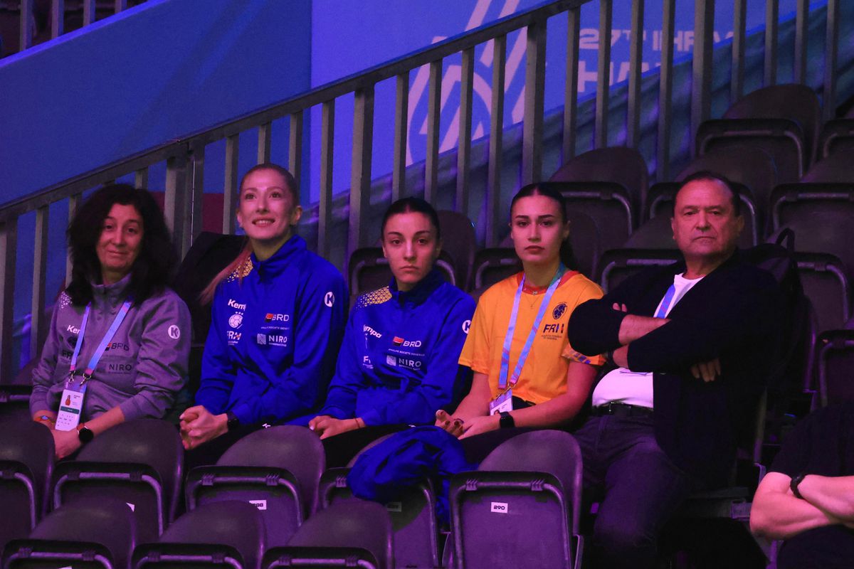 Cu fanii români nu te plictisești! » Prezențe de senzație în tribune, la România - Croația, debutul în grupa de Mondial