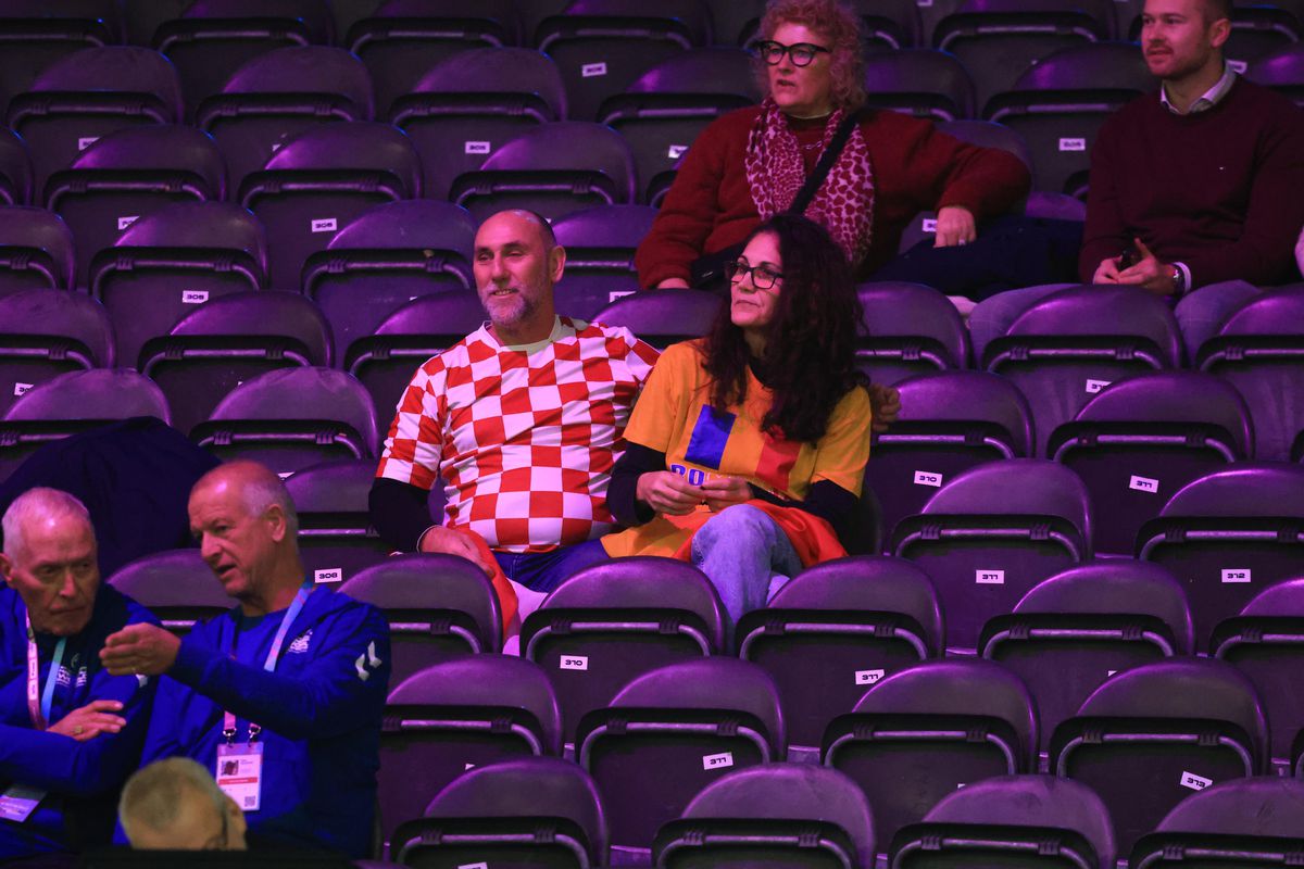 Cu fanii români nu te plictisești! » Prezențe de senzație în tribune, la România - Croația, debutul în grupa de Mondial