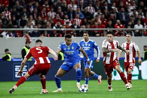 Kylian Mbappe le-a scos peri albi fundașilor lui Olympiakos / Foto: Imago