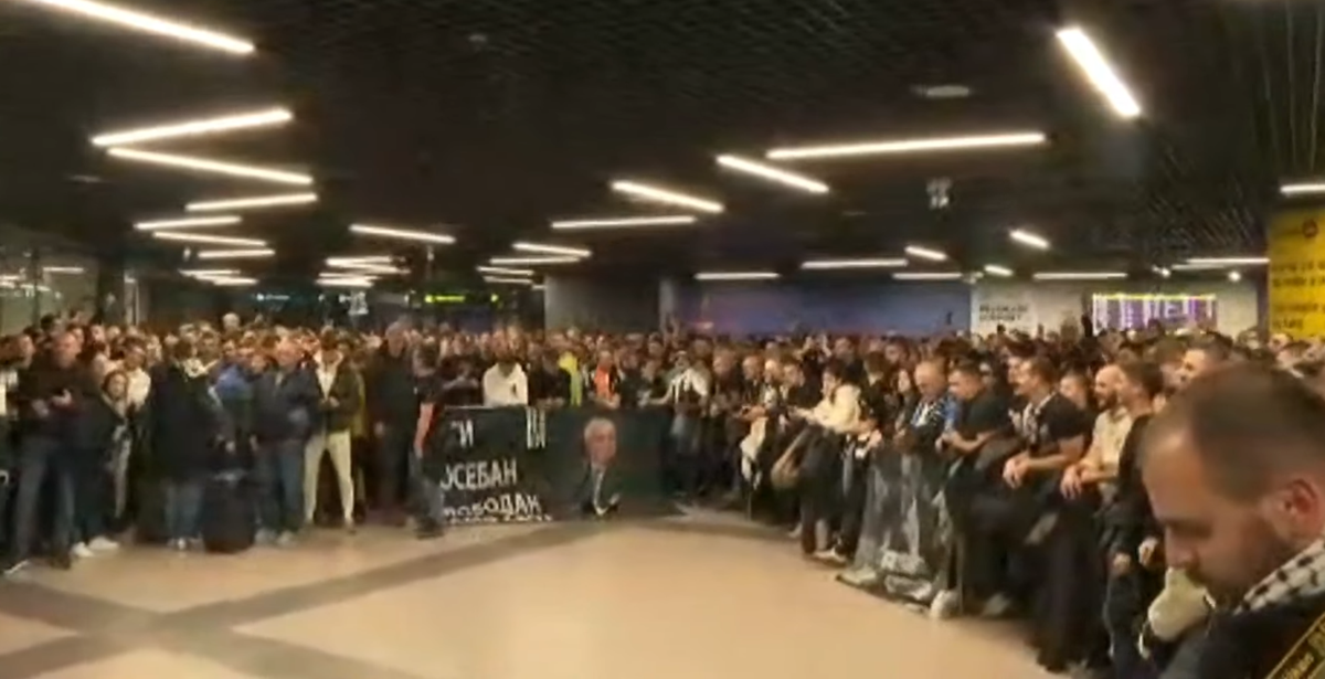 Ultrașii rivalei au invadat aeroportul din Belgrad înainte de Steaua Roșie - FCSB: Belodedici prins între fani