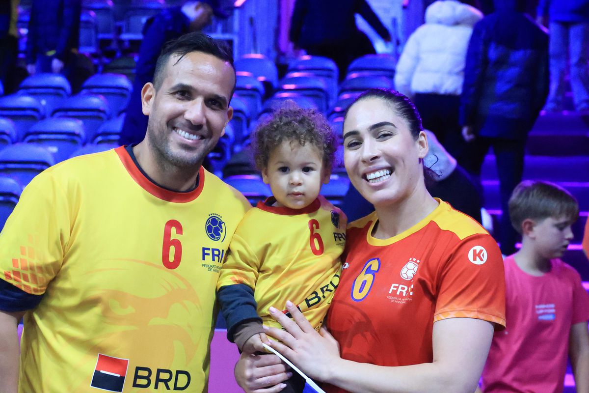 Imaginile care te vor topi! » El e „șeful” galeriei României la Campionatul Mondial de handbal feminin