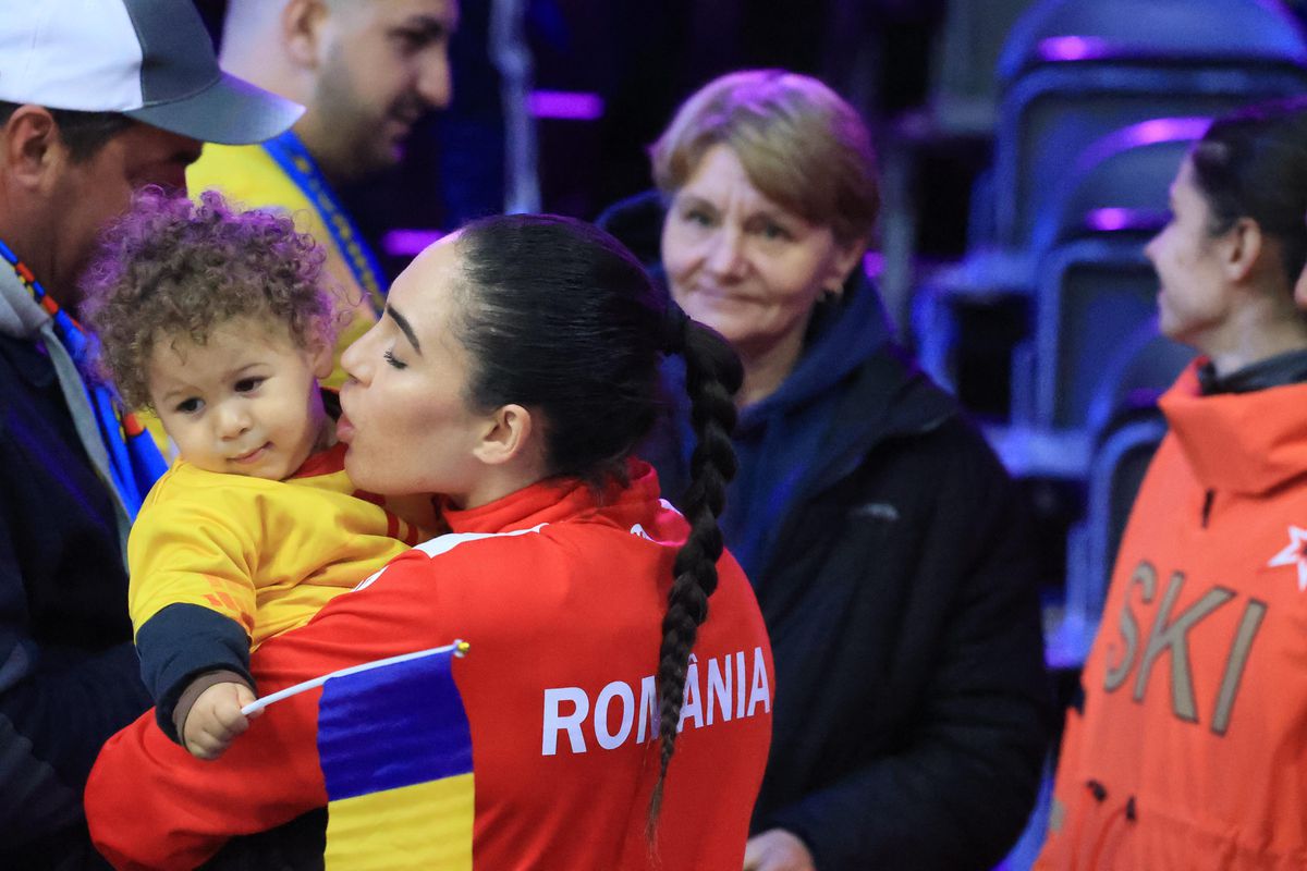 Imaginile care te vor topi! » El e „șeful” galeriei României la Campionatul Mondial de handbal feminin