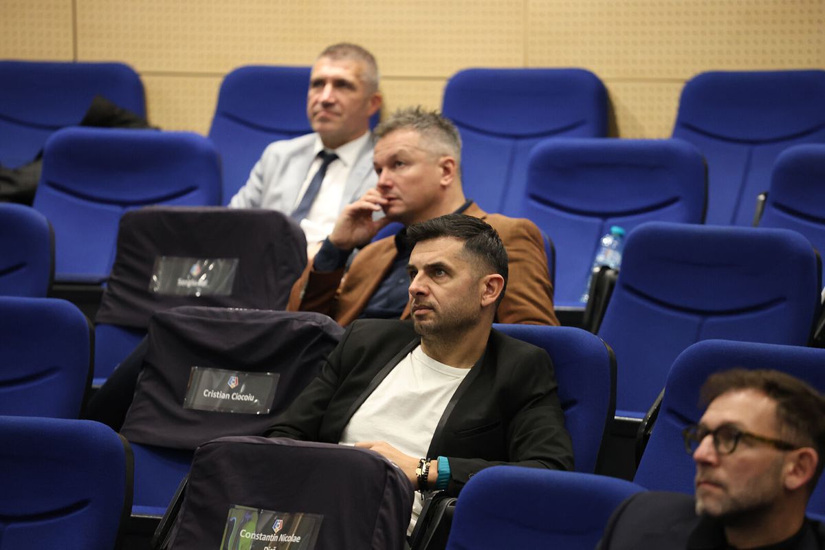 Iată a doua generație de directori sportivi care a absolvit astăzi cursurile FRF! Multe nume importante: „Extraordinar! Noi credeam că le știm pe toate”