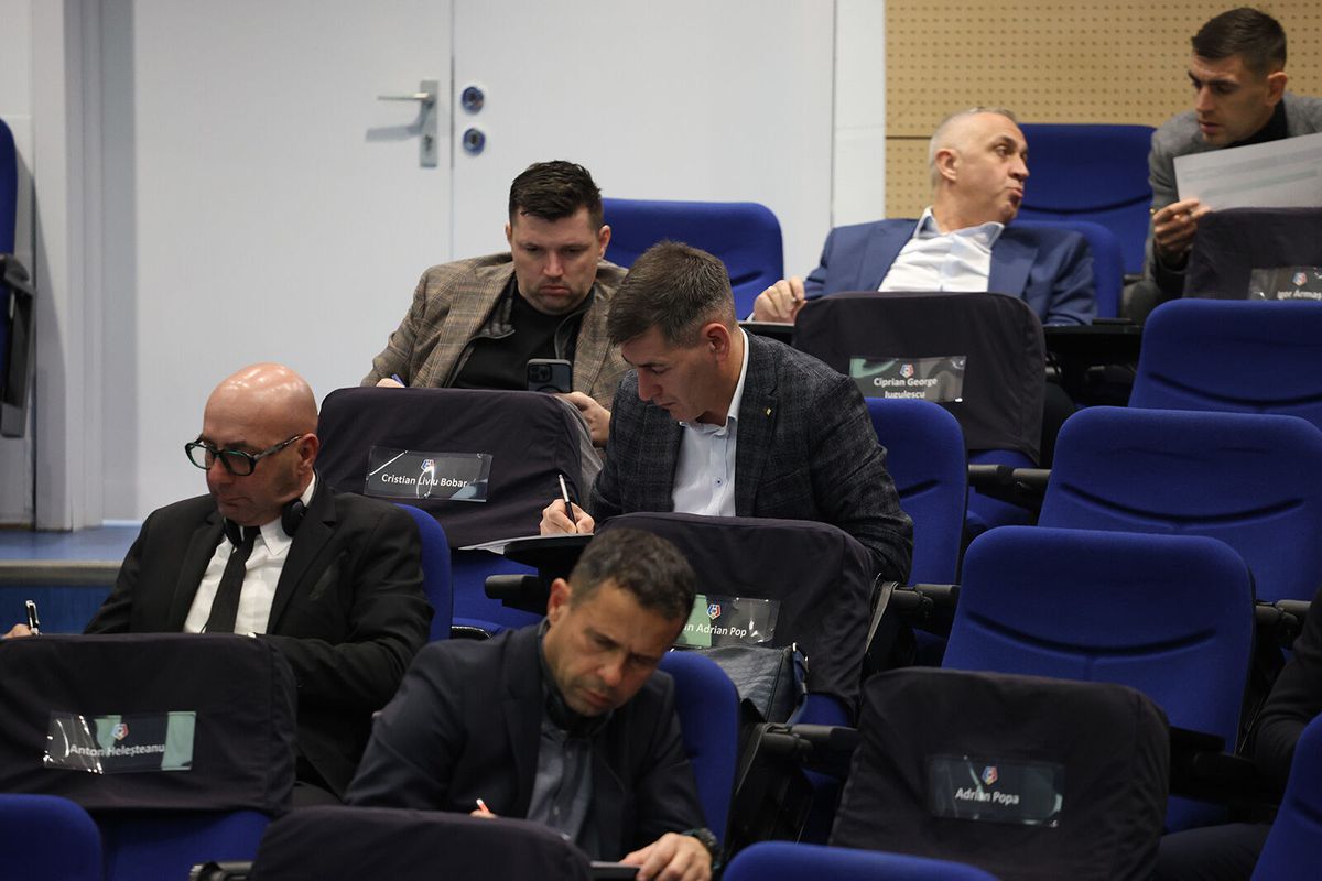 Iată a doua generație de directori sportivi care a absolvit astăzi cursurile FRF! Multe nume importante: „Extraordinar! Noi credeam că le știm pe toate”