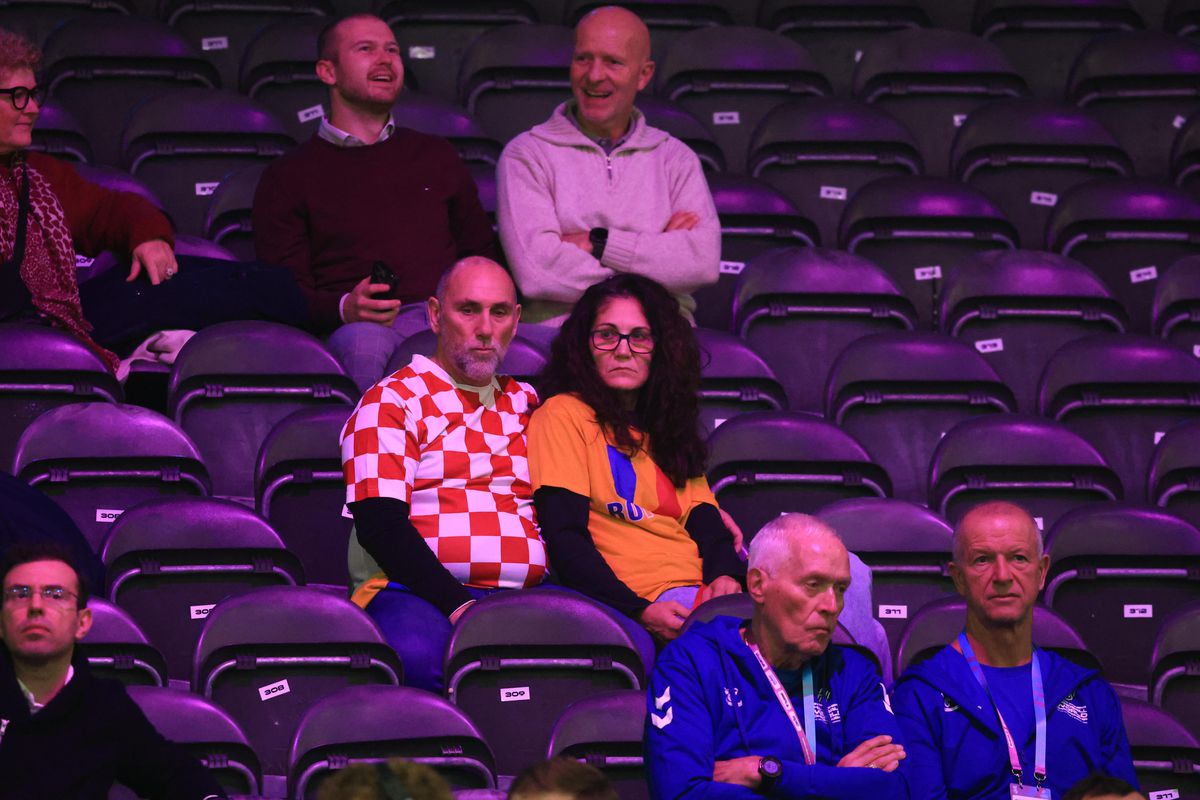 Cu fanii români nu te plictisești! » Prezențe de senzație în tribune, la România - Croația, debutul în grupa de Mondial